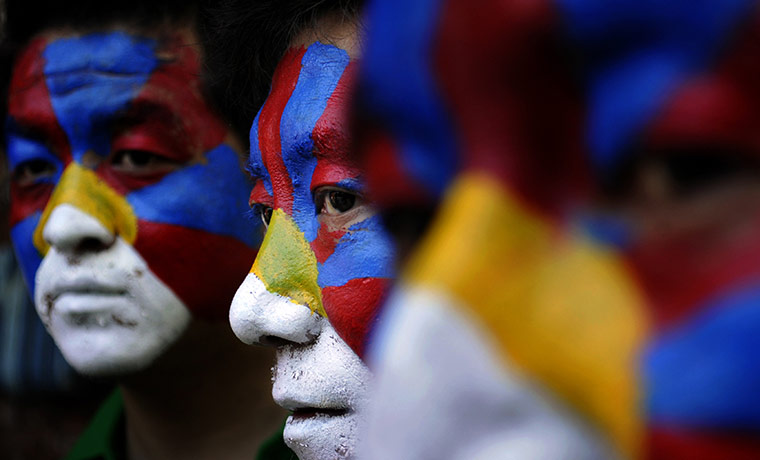 New-Delhi-India-Tibetan-exiles-with-faces-painted-in-the-Tibetan-flag-participate-in-a-rally